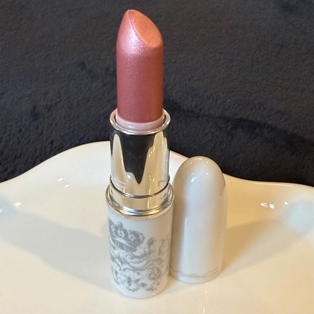 MAC Frost Lipstick SNOB APPEAL - Picture 2 of 5